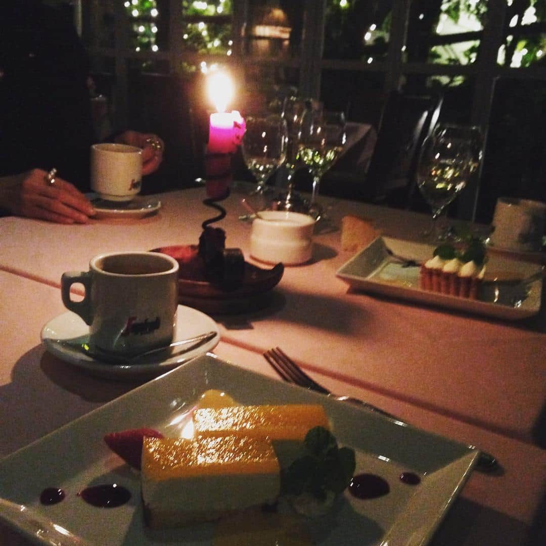 志摩有子さんのインスタグラム写真 - (志摩有子Instagram)「キャンドルの灯りが温かなテーブルを囲んで大人の女子会。仕事だけじゃない深い話ができた素敵な夜に乾杯🍷 #大人 #一生のお付き合い  #出版のお祝いまで #感謝 #井川遥」12月12日 1時42分 - ariko418