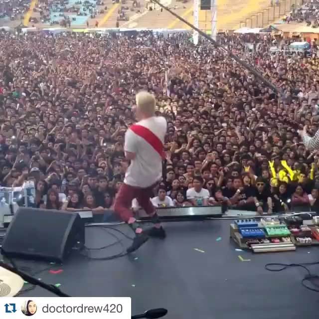 ダン・エストリンのインスタグラム：「Lima Peru was rad! #hoobastank」