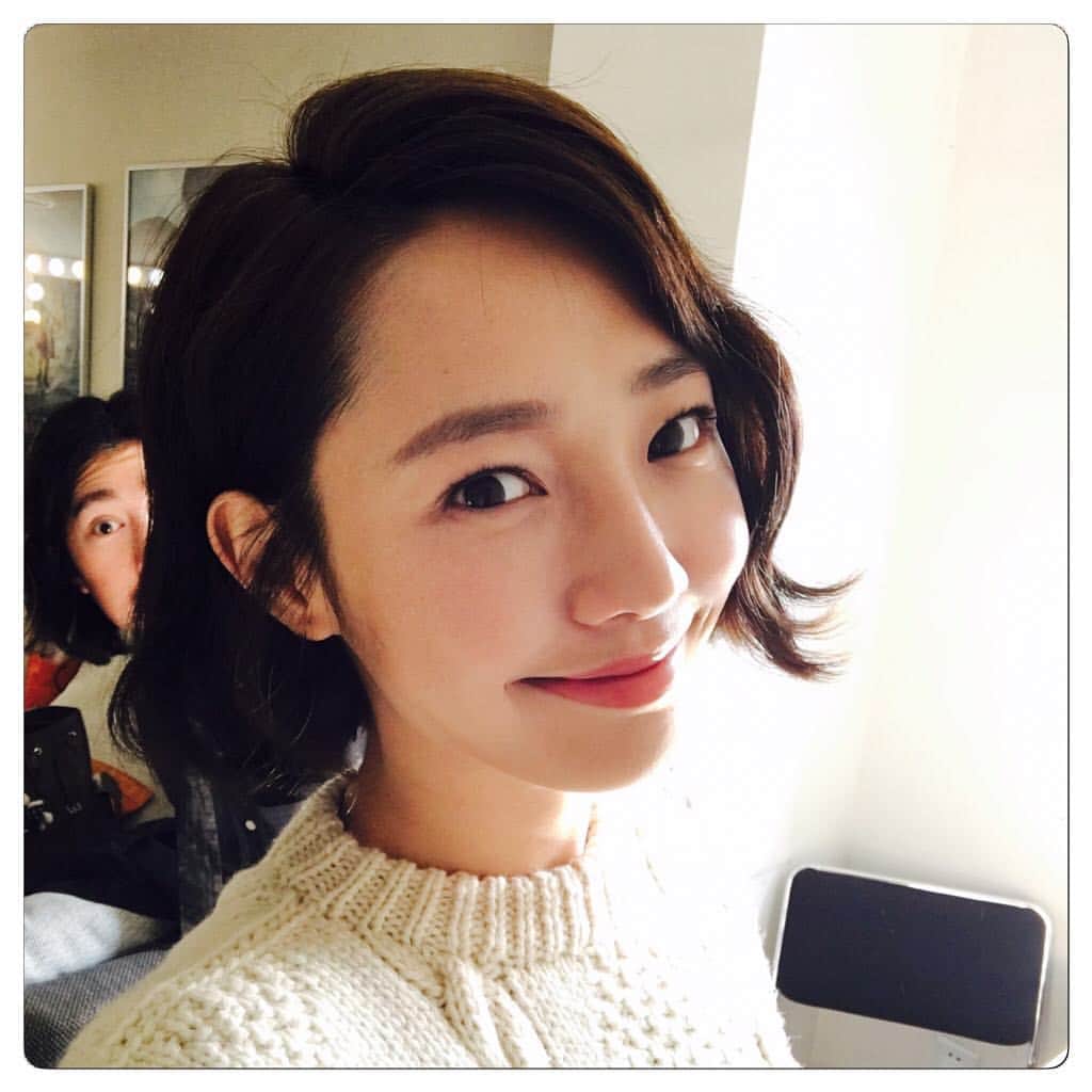 バイ・バイホーのインスタグラム：「后面非's跟我同款发型～」