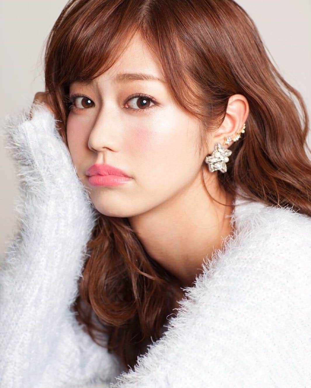 喜多よしかさんのインスタグラム写真 - (喜多よしかInstagram)「ででで データできたどぇ〜  #作品撮り HM Mayuko Asada  Photo Mami Neso  Model me #girl #lady #winter #model #shooting  #makeup #hairmake  #sapporo #japan」12月14日 20時31分 - yoshika_1002_official