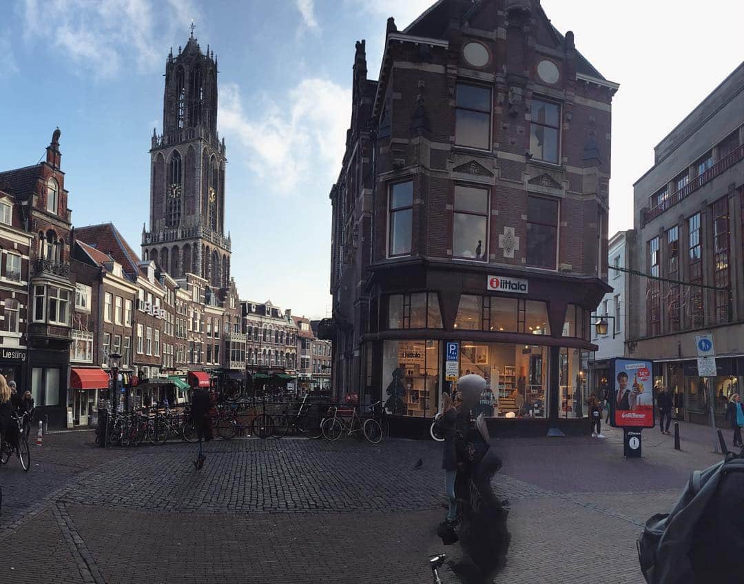 Ella Freyaのインスタグラム：「Yay Utrecht today #utrecht #netherlands #city」