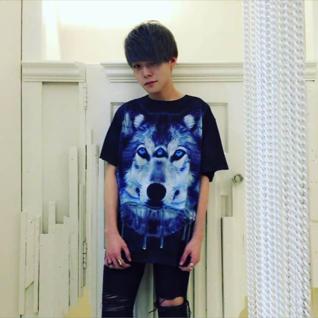 のインスタグラム：「NEW ARRIVAL 【THREE EYED WOLF TEE】3colors お問い合わせも多くあった 狼プリントのTEEシャツ🐺が入荷しました‼︎ 前も後ろもインパクト大！のデザイン ゆったりとしたサイズの3色展開で登場。 ぜひ、店頭にてご覧下さい♪  #milkboy #newarrival」