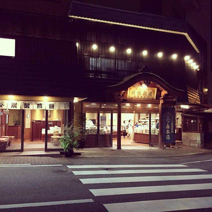 Tokyo_Osaka_Japan TouristGuideのインスタグラム：「#炭酸煎餅 屋さん」