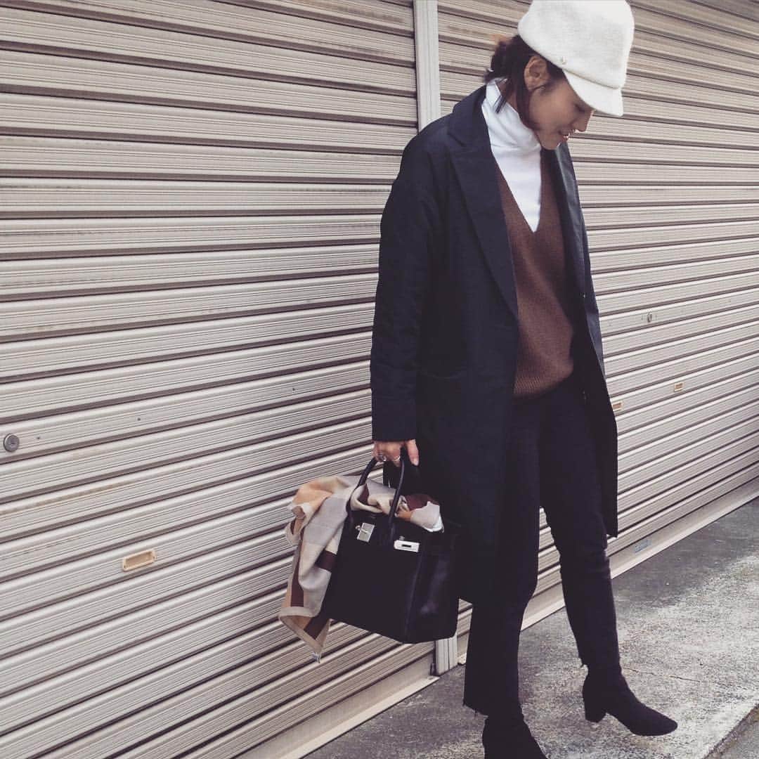 金子綾さんのインスタグラム写真 - (金子綾Instagram)「today's... 久しぶりに色ち買いした プチバトーのタートルカットソー。 ジャストサイズで重ね着用に。 #ootd  #akcloset」12月15日 21時54分 - ayaaa0707