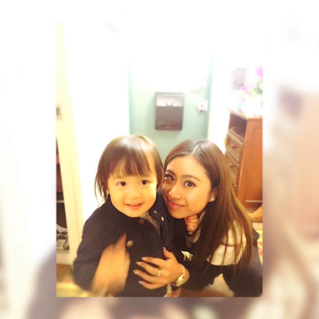 のインスタグラム：「毎年恒例の親戚集まる日🎍w/あかねちゃん👶🏻 パパのひとつ上のお兄さん(叔父さん)側はみんな姪。 パパ側はみんな甥。#孫 #不思議な現象 #そして帰坂してみんなに結婚を急かされる #全然聞こえないふり #笑 🙉🙉🙉🙉🙉🙉」