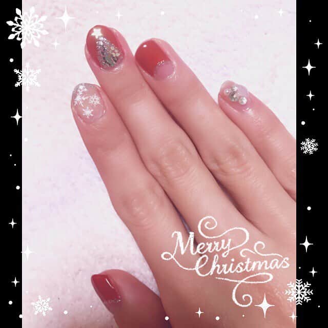 希志あいののインスタグラム：「Xmas nail☆★☆ #クリスマス #ネイル #happy」
