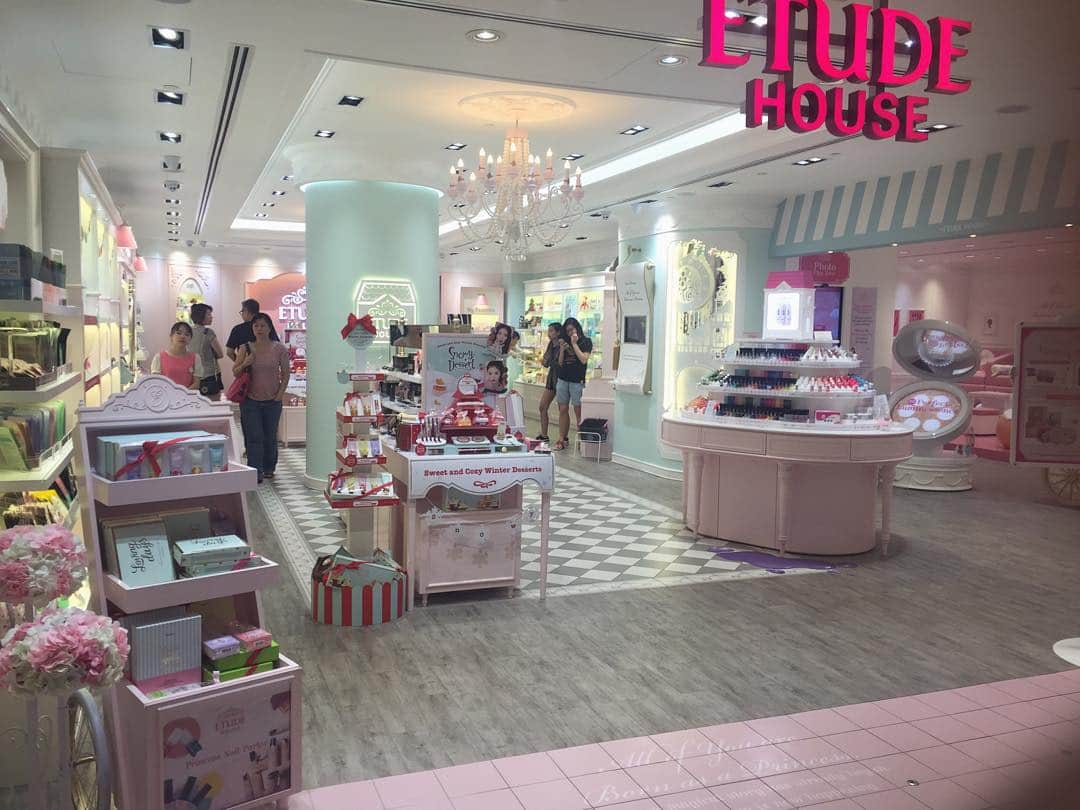 Ella Freyaのインスタグラム：「Pink overload *_* #etudehousesg #cute #pink」