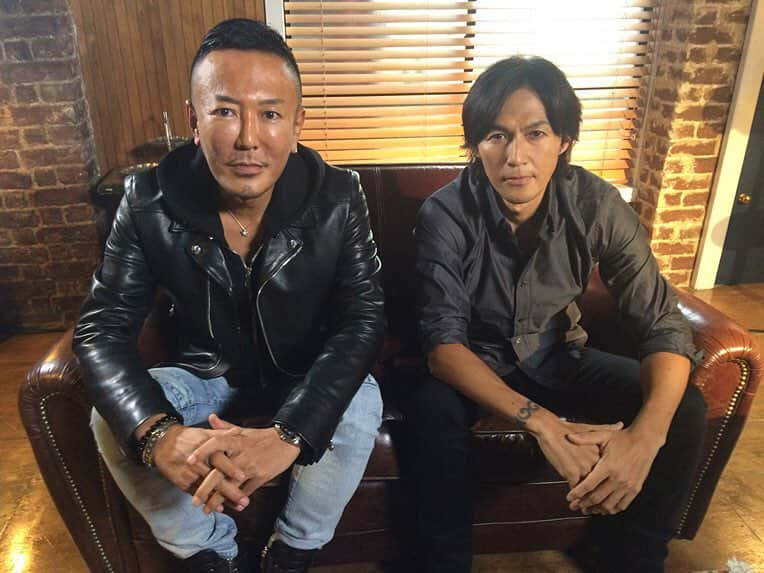 B’zさんのインスタグラム写真 - (B’zInstagram)「With Mr.Nagoshi. #稲葉浩志 #名越稔洋 #龍が如く極 #BLEED」12月21日 11時52分 - bz_official_insta