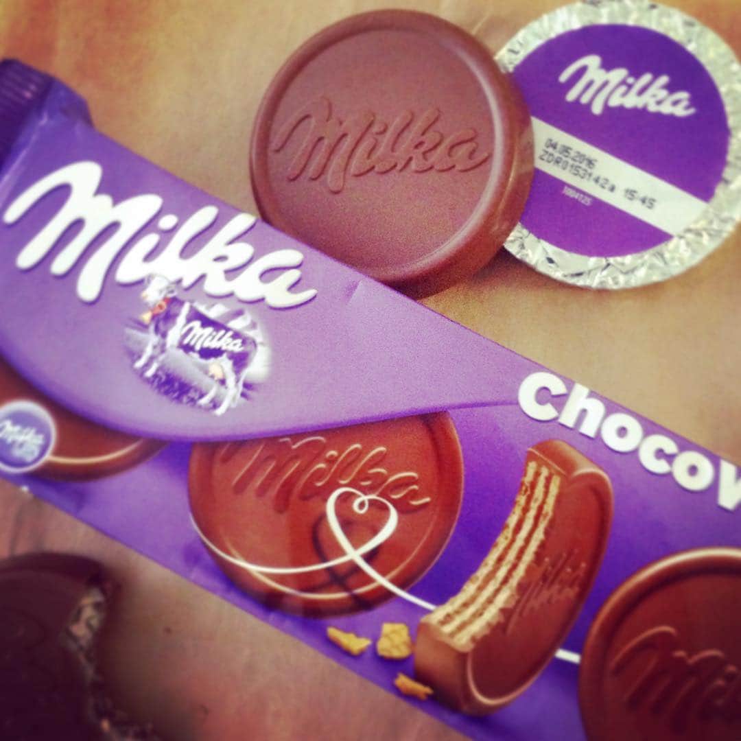 プラザ/PLAZAさんのインスタグラム写真 - (プラザ/PLAZAInstagram)「ドイツ語のMilch(ミルク)とKakao(ココア)でMilka🐄  板チョコ以外にもたくさん種類があるので、お気に入りを見つけてくださいね〜🍫 #Milka #ミルカ #chocolate #チョコレート #プラザチョコレート」12月21日 15時28分 - plazastyle