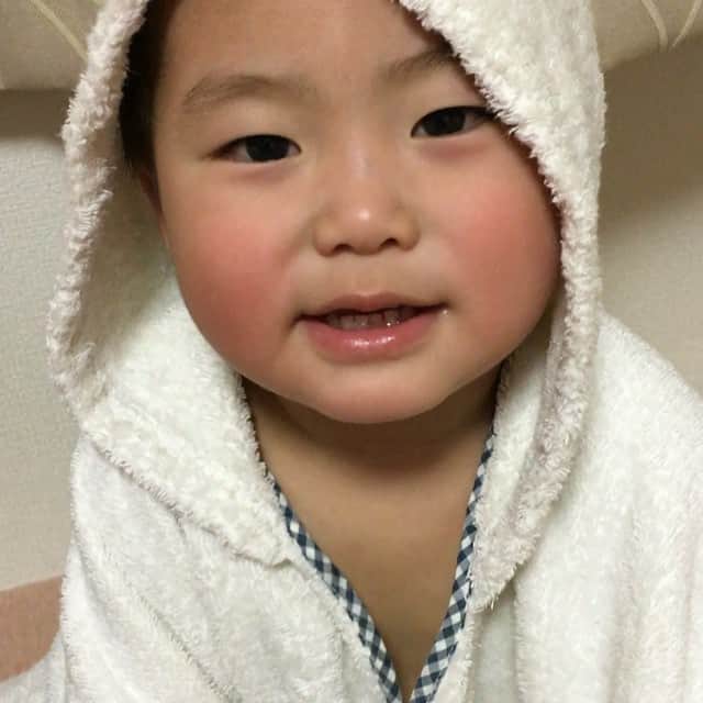 のインスタグラム：「: おなまえいえるかな？ : ゆっくりだと言えるのに 続けて言うと何故か あかみ☉_☉☉_☉☉_☉ どーしても 赤身………笑 : : : #ig_kids #ig_kidsmovie  #kids #kidsmovie #kidsgram_tokyo #kids_japan #kids_of_our_world #kids_movie  #むすこ #むすこどうが #お名前言えるかな #あなたのお名前は #たくみ #匠 #takumi #あかみ #赤身 #mamagirl #saita #ママ雑誌sakura #動画 #親バカ部」