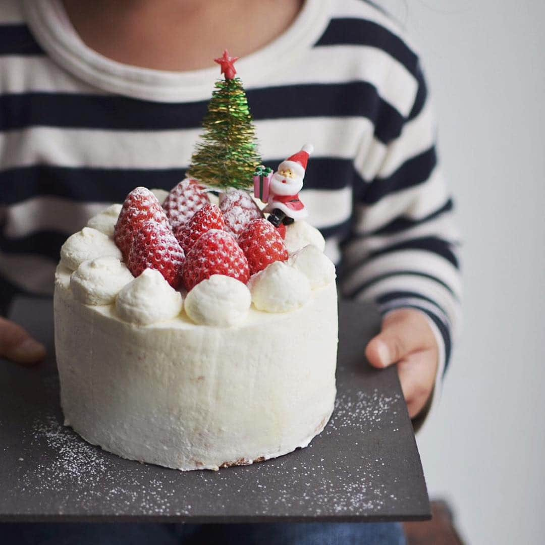 junkoのインスタグラム：「🎂🎂🎂 寄りでもう一枚 1年前と比べても成長なし笑 Merry Xmas🎄」