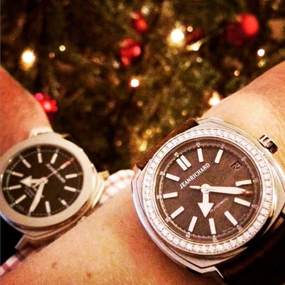 のインスタグラム：「A merry Christmas wish from JEANRICHARD. Joy under the tree! #christmas #happyness #happytime」