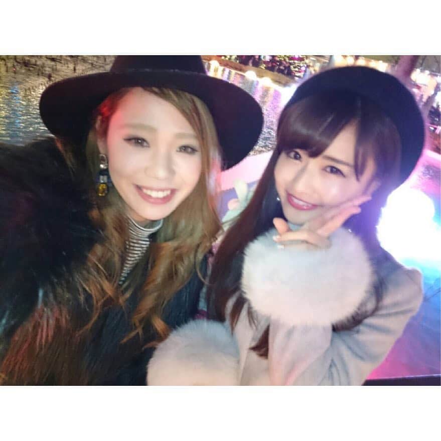 のインスタグラム：「Xmasデートのお相手は地元からの親友さぁちゃん💓(´•.̫ • ⋈) #Christmas #イルミネーション」