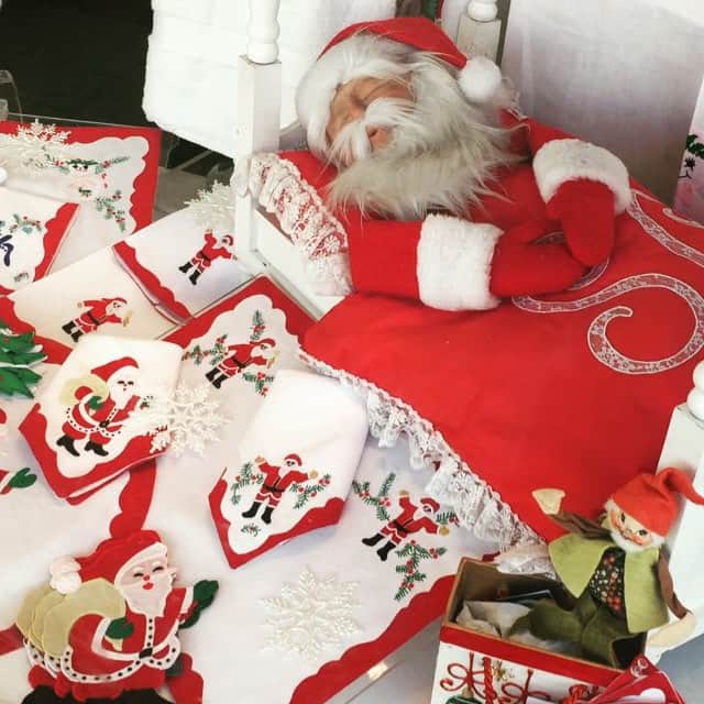 川原亜矢子のインスタグラム：「Sleepless in West Palm Beach. #palmbeach #christmas #florida #usa #santaclaus  #フロリダ #アメリカ #クリスマス #サンタクロース」