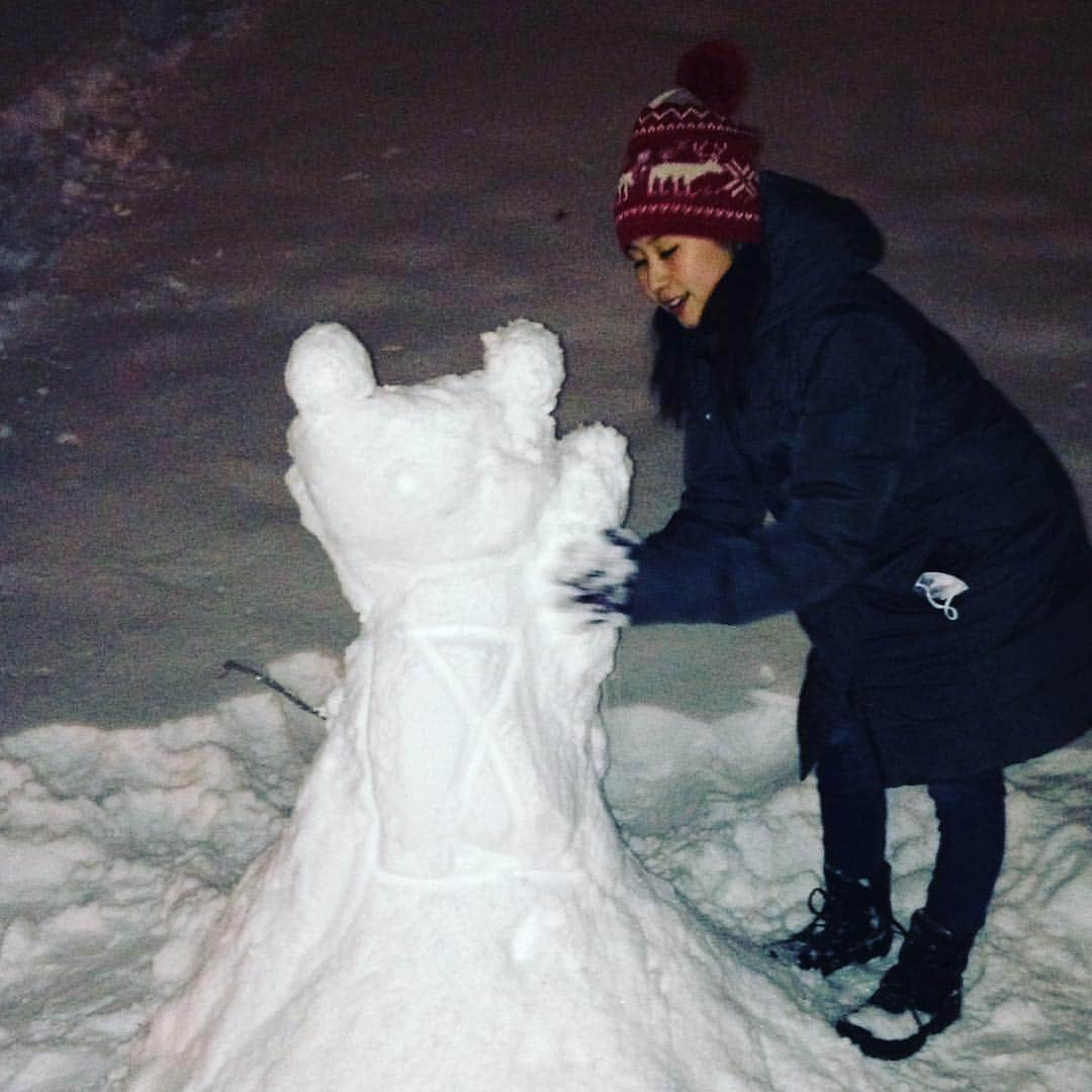 フランシス・ブードロー＝オデのインスタグラム：「Time to build a snowman for Christmas! メリークリスマス！🎉☃❄️ #sapporo」