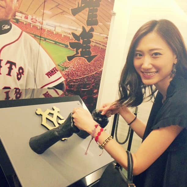 白雪のインスタグラム：「#グータッチ #ジャイアンツ #GIANTS #巨人 #野球 #baseball ⚾️⚾️⚾️」