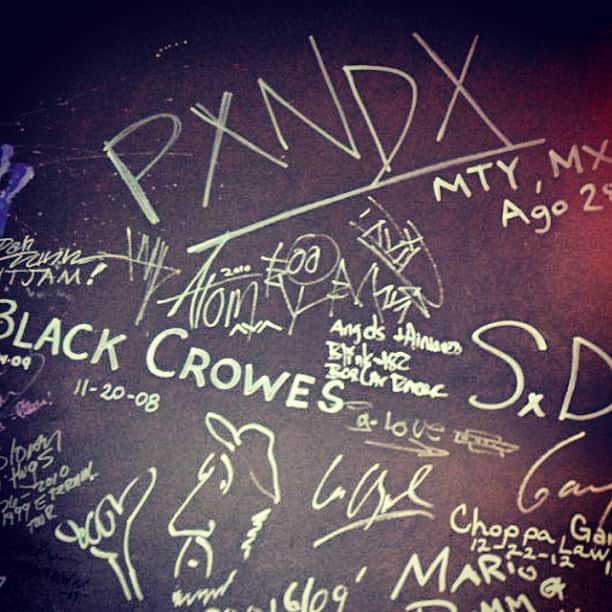 PXNDXのインスタグラム：「The Sold Out Show , agosto 2009 #houseofblues #houston #pxndx」