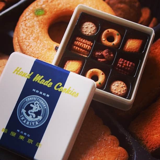 sunday_722のインスタグラム：「おいしいミニチュア miniature food  小さくて、可愛くて、落としたら見つからない大きさ ミニチュアのクッキーじゃ食べた気にならないね＾＾ 久々のミニチュア遊び・・・本物そっくりの ミニチュアはたまんない 泉屋東京店の名前が猫屋東京店になってるww リングターツ（輪）、ウォルナッツ（ダイヤ形）・・・ ここには無いけど、ココアフラワーとサボイが好きです。  #rement  #miniature  #toys  #kawaii  #リーメント  #ミニチュア #cookies #miniaturefood  #toy  #toystagram  #minifigure #cute #sweet  #yummy  #クッキー #泉屋 #izumiya #photooftheday  #bestoftheday #webstagram  #epl1 #instagram #IGersJP_ #gf_japan #sunday_722 #all_shots」