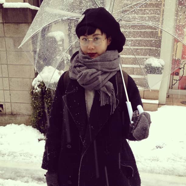 のインスタグラム：「@yyyamachang wearing SIGUR gold / warmgrey in last winter! #MYKITA #マイキータ #eyewear #tokyobopper #harajuku #snow」