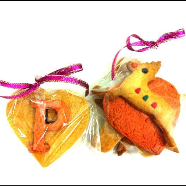 のインスタグラム：「@chiari_chacha がくれたクッキー🎄🎅 she so sweeet！ yum yum💛💜💚💙」