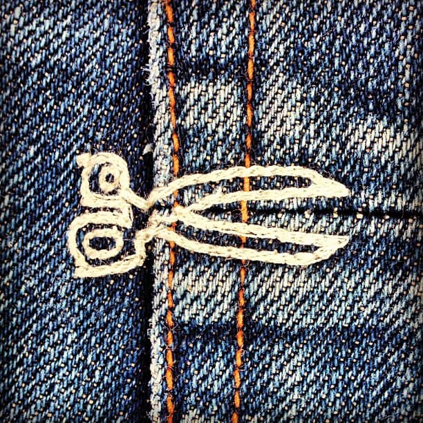 のインスタグラム：「"641 stitches in every scissor" DENHAM logo #denim #denham #denhamthejeanmaker #scissors #vintagescissors #selvedge #indigo #amsterdam #london #tokyo」