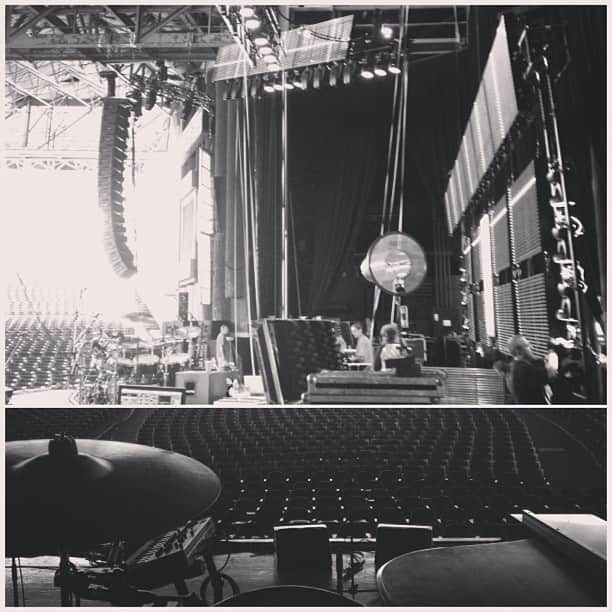 ベン・フォールズ・ファイヴのインスタグラム：「Stage is being set for tonight's show in Michigan. Going to be an awesome night! Always glad to Be back in Detroit area!  #bf5live #benfoldsfive #lsoetour #barenakedladies #guster #boothby #detroit #michigan #dteenergymusiccentre」