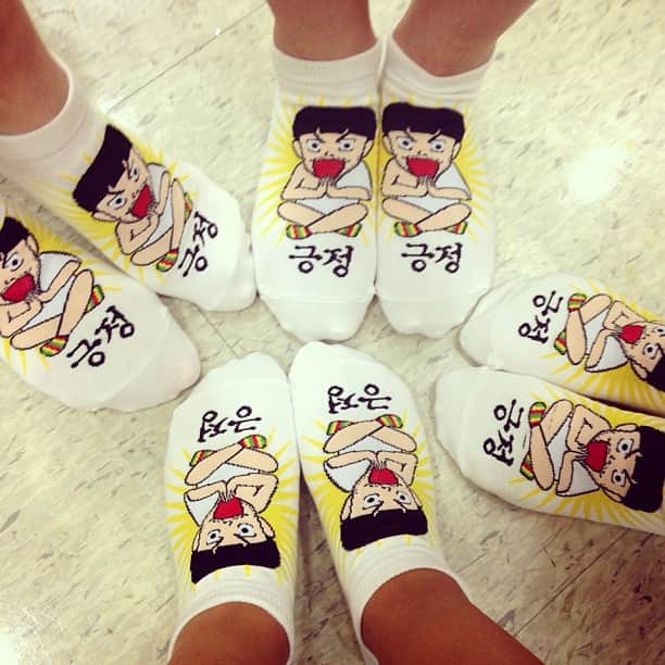 2NE1のインスタグラム：「A very positive gift from mr no」