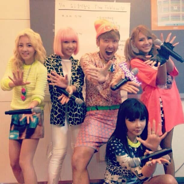 2NE1さんのインスタグラム写真 - (2NE1Instagram)「With Mr.NO !!!」7月13日 17時59分 - 2ne1xxi