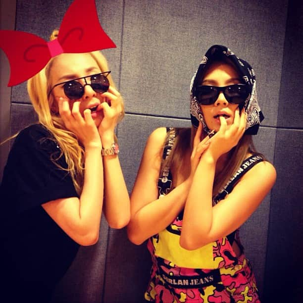 2NE1のインスタグラム：「#wegocrazywhenwegetnosleep」