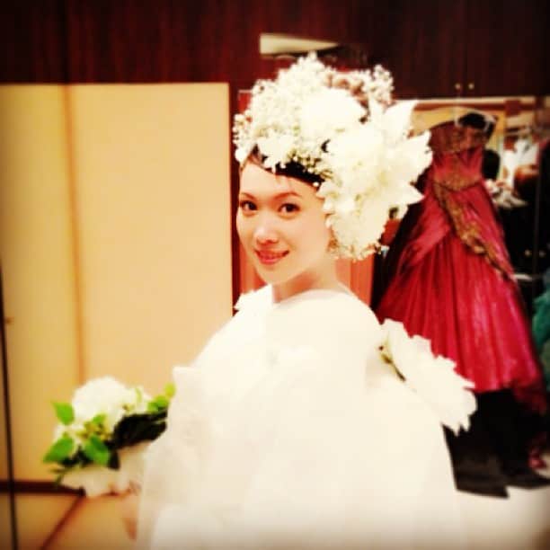 崎山一葉さんのインスタグラム写真 - (崎山一葉Instagram)「今日は白。 #Kimono #resort #wedding #着物 #結婚式 #生花 #white #白 #模擬 #挙式 #披露 #羨ましい」7月28日 15時26分 - kazuha_sakiyama