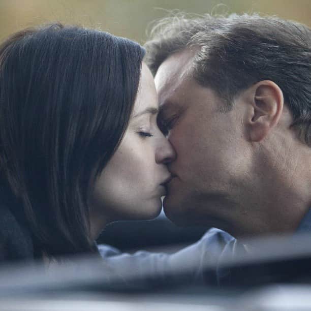 エミリー・ブラントのインスタグラム：「kissing~」
