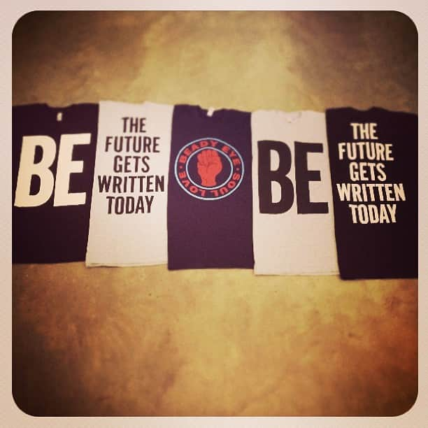 ビーディ・アイさんのインスタグラム写真 - (ビーディ・アイInstagram)「BE merch is now available from the Beady Eye webstore」8月21日 17時21分 - beadyeyemusic