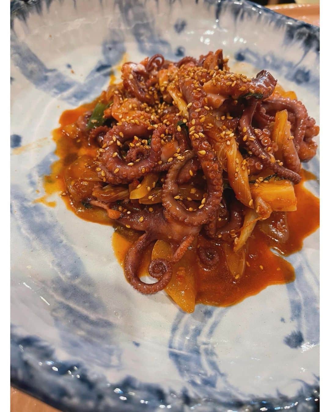 佐々木希さんのインスタグラム写真 - (佐々木希Instagram)「ここのケジャン 国産の渡蟹を使っていて本当に美味しい。また食べれて嬉しい。 ハートのピアスはMAYUのもの🤍  #ホルモン船ホールちゃん」3月15日 19時12分 - nozomisasaki_official