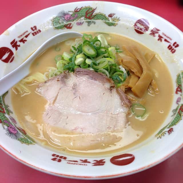 千葉一弘のインスタグラム：「今日は天下一品の日であります。半年前のお写真をどうぞ(´･_･`) #noodle #day #food #love #instagood #follow #photooftheday #like #followme #smile #instamood #nice #life #instafollow #hot #loveit #instalove #天下一品 #ラーメン #日本」