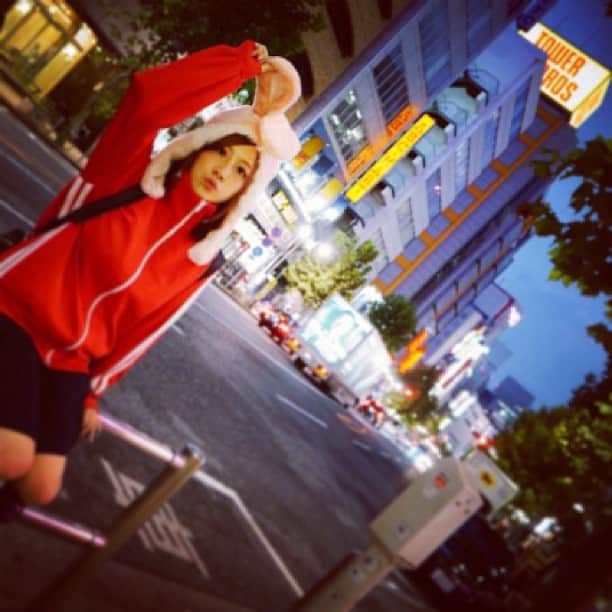 小野恵令奈のインスタグラム：「タワーなレコード屋さん」