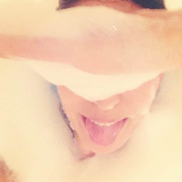 小泉里子さんのインスタグラム写真 - (小泉里子Instagram)「泡風呂💦👅🛀👀✨ #bubblebath #bubble #bath #time #hot #beauty #bathroom #love #熱い #泡」9月22日 21時28分 - satokokoizum1