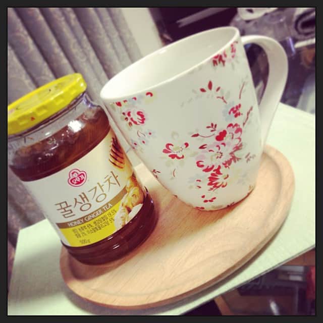 笛木優子のインスタグラム：「はちみつしょうが茶😷🍵」