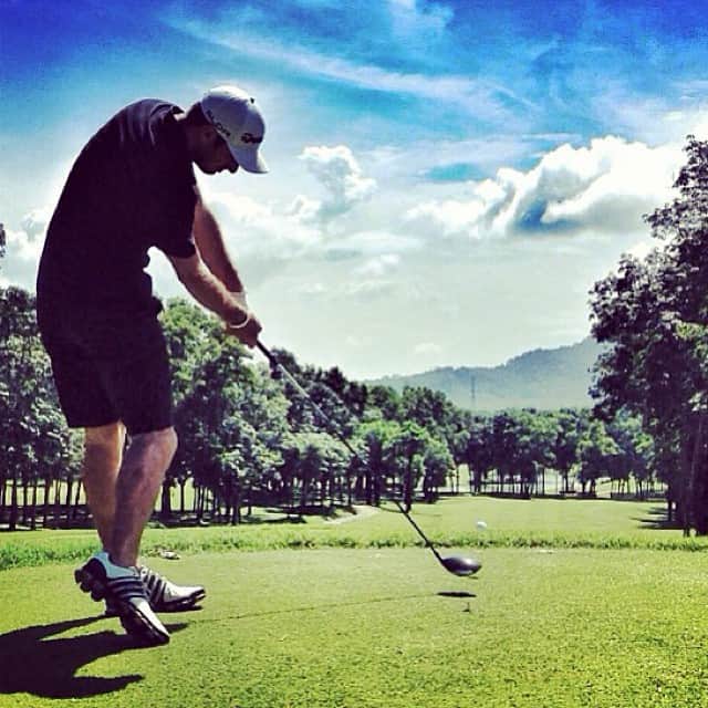 ダスティン・ジョンソンのインスタグラム：「Golf in Thailand at blue canyon. Getting ready for HSBC」