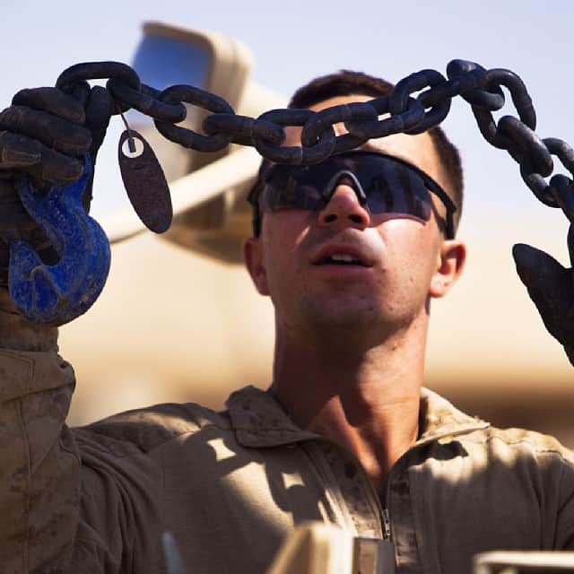 アメリカ海兵隊さんのインスタグラム写真 - (アメリカ海兵隊Instagram)「A Marine with Combat Logistics Regiment 2, Regional Command (Southwest), throws a chain over the front of a vehicle at Camp Dwyer, Helmand province, Afghanistan, Sept. 30, 2013. The Marines loaded vehicles and supplies onto trucks in preparations for a convoy back to Camp Leatherneck. (U.S. Marine Corps photo by Cpl. Paul Peterson/Released) #nofilter #marines #marine #usmc #oohrah #devildog #rifle #patrol #training #marinecorps #us #America #weapons #Afghanistan」10月15日 0時42分 - marines