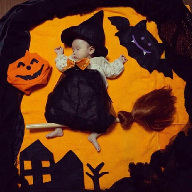 佐々木あさひさんのインスタグラム写真 - (佐々木あさひInstagram)「Happy Halloween ! ! Sleeping infant art with my niece ♡」10月31日 23時20分 - sasakiasahi