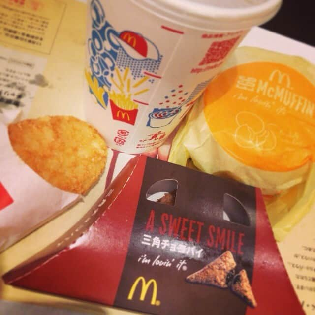 藤咲彩音さんのインスタグラム写真 - (藤咲彩音Instagram)「マックで優雅に朝ごはん。」11月4日 9時25分 - pinky_neko