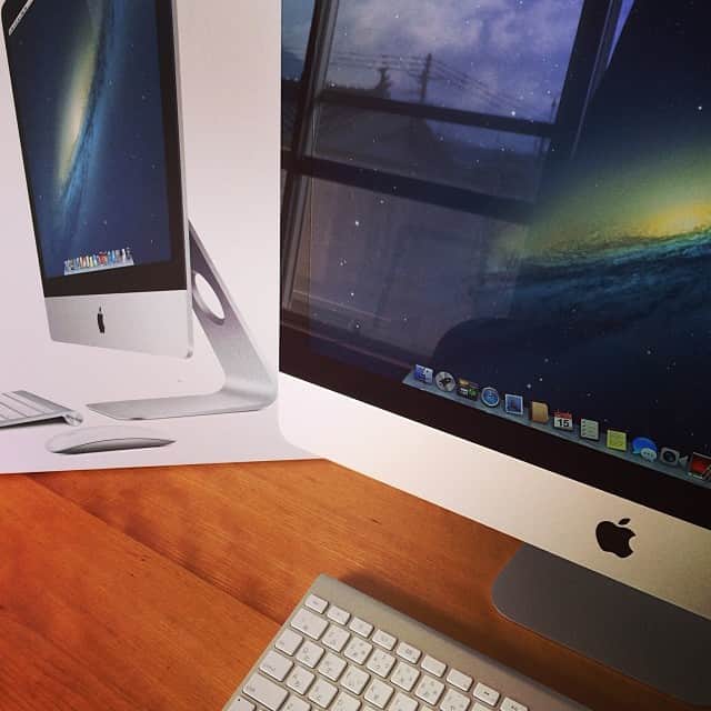 naomiさんのインスタグラム写真 - (naomiInstagram)「7年使い込んだMacbookにかわり新しいiMac😈✨ かっこいい👍💘💘 #Mac#iMac#new」11月15日 11時46分 - n.hawnyan