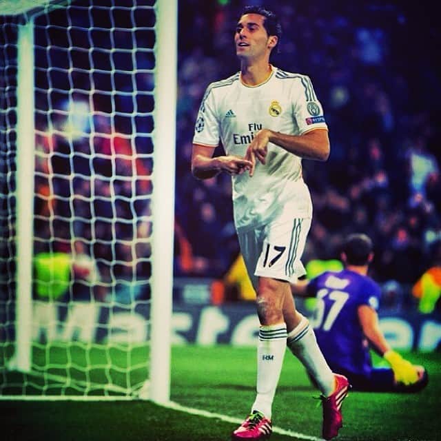 アルバロ・アルベロアのインスタグラム：「#halamadrid #championsleague #realmadrid #madridista #arbeloa 👉 @17arbeloa」