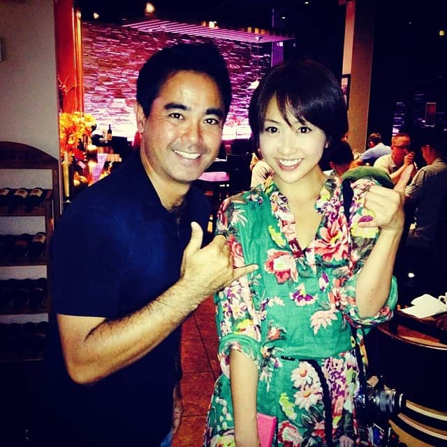 渡辺由布子さんのインスタグラム写真 - (渡辺由布子Instagram)「You MUST visit while on Guam.  With James who owns this restaurant.  グアム料理はマズイ説を払拭してくれるレストラン！ 日本人とのハーフのオーナーさんと♪ #table35 #guam #restaurant #dinner #great」11月28日 21時48分 - watanabe_yuko