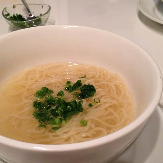 小堀紀代美さんのインスタグラム写真 - (小堀紀代美Instagram)「〆は、おいしすぎる上湯スープのラーメン！」12月7日 20時42分 - likelikekitchen