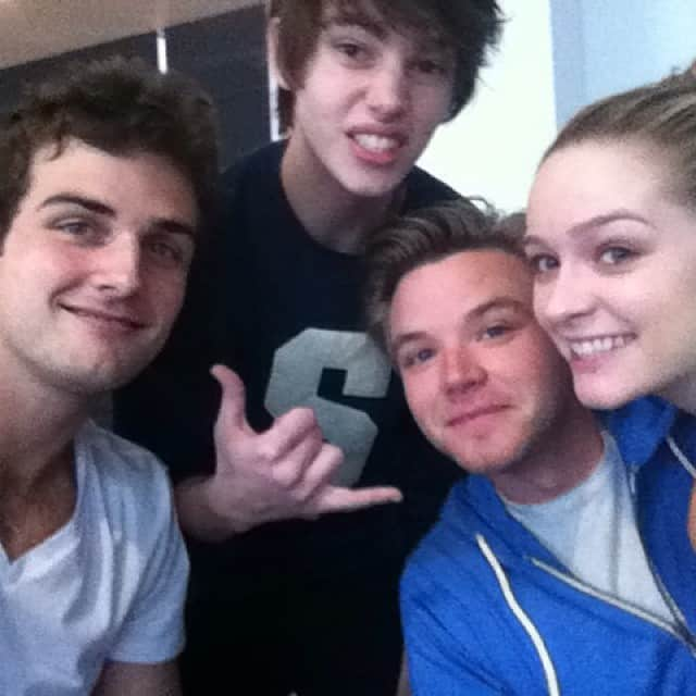 エヴァン・クルックスのインスタグラム：「Well shit, this is awkward. @bdavv @beau_mirchoff @greer_grammer」