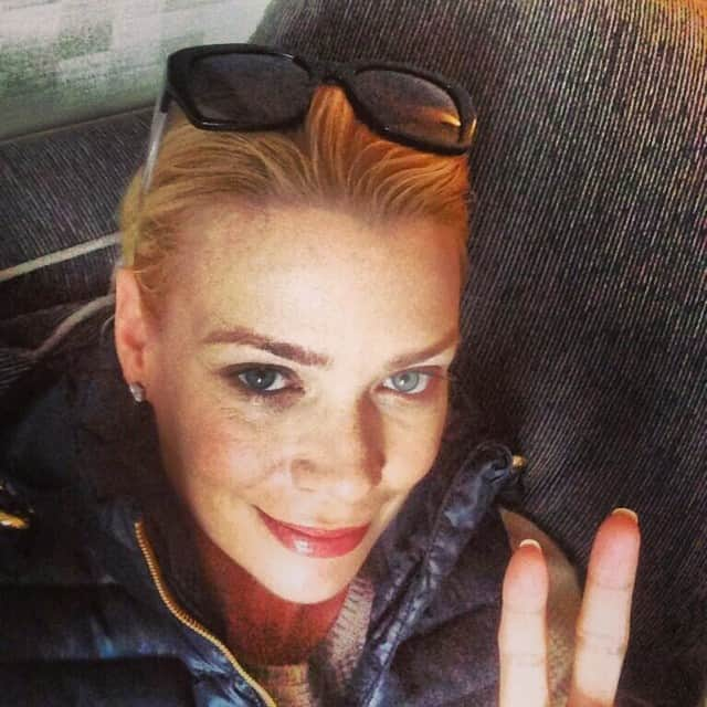 ローリー・ホールデンさんのインスタグラム写真 - (ローリー・ホールデンInstagram)「Happy holidays🎄」12月23日 4時26分 - laurie_holden