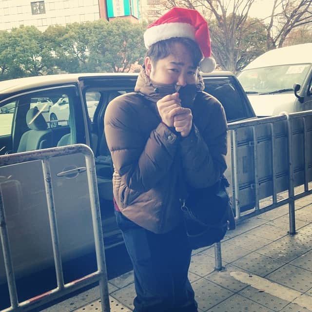 ほな・いこかのインスタグラム：「大阪着いたぁ〜！寒くてぶるぶる。レディオクレイジー向かいます。」