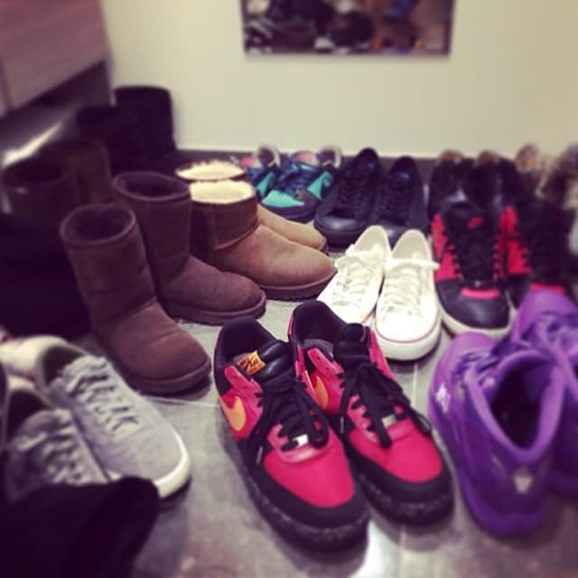 志村雄彦さんのインスタグラム写真 - (志村雄彦Instagram)「すっごーい！ 靴の数！！！ #89ers #team  #family」12月28日 21時40分 - takenoko0214