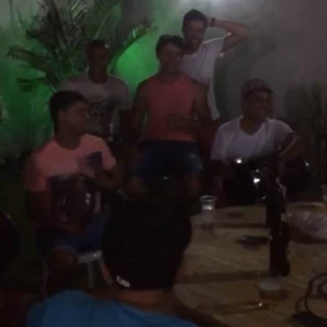 ミランダのインスタグラム：「#pagode#amigos#brasil 👋👊👌 @jorgin19 @juninb @duduavelar @guii50 @gudemizu @fabiodemizu @rafhaelpulga」